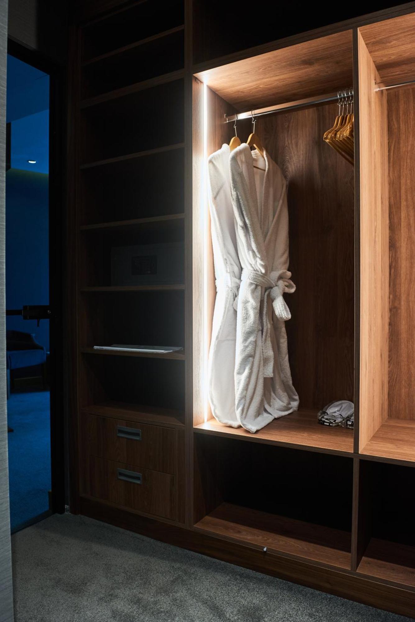 Hotel Pupin Novi Sad Ngoại thất bức ảnh A bathrobe hanging in a closet