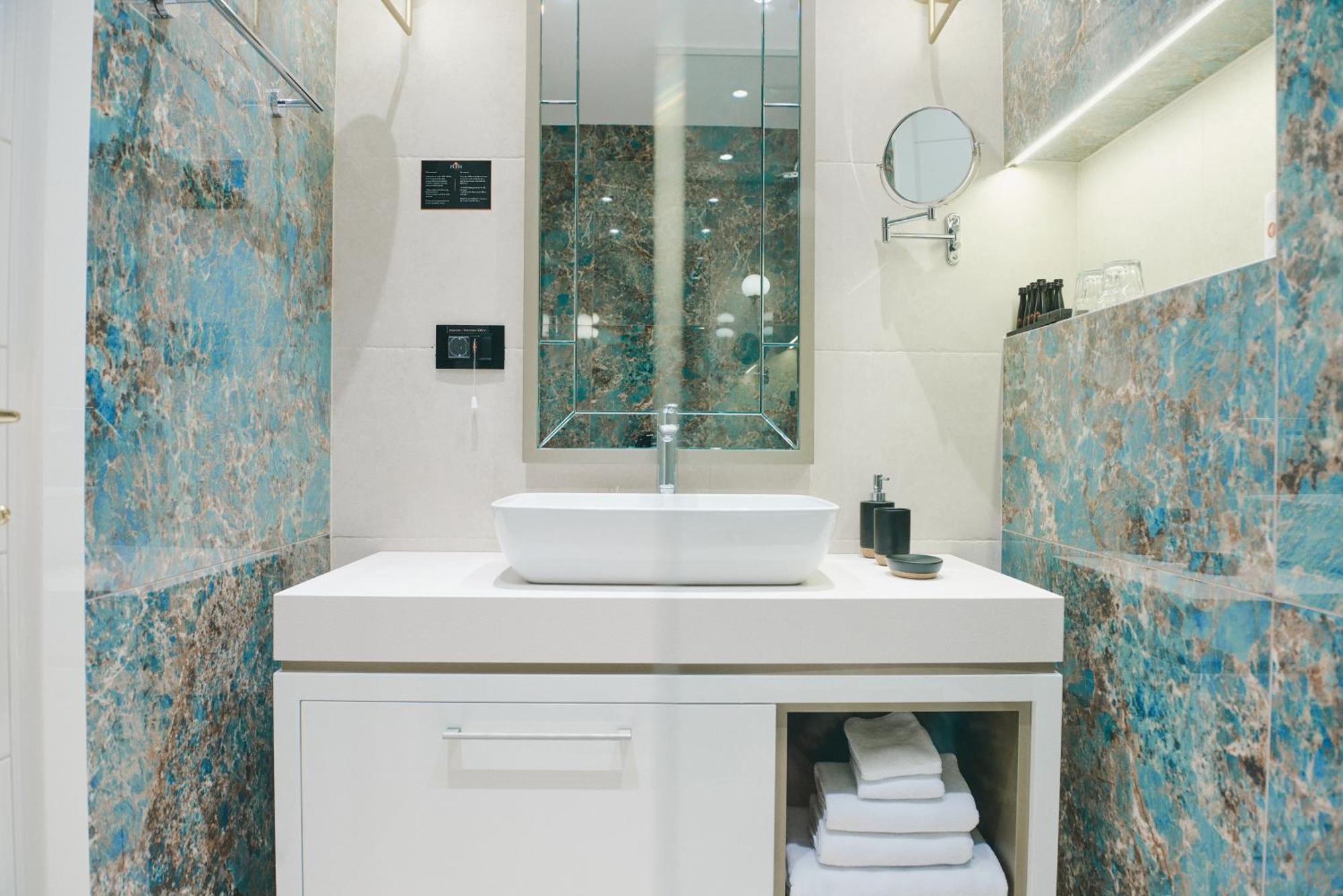 Hotel Pupin Novi Sad Ngoại thất bức ảnh Bathroom
