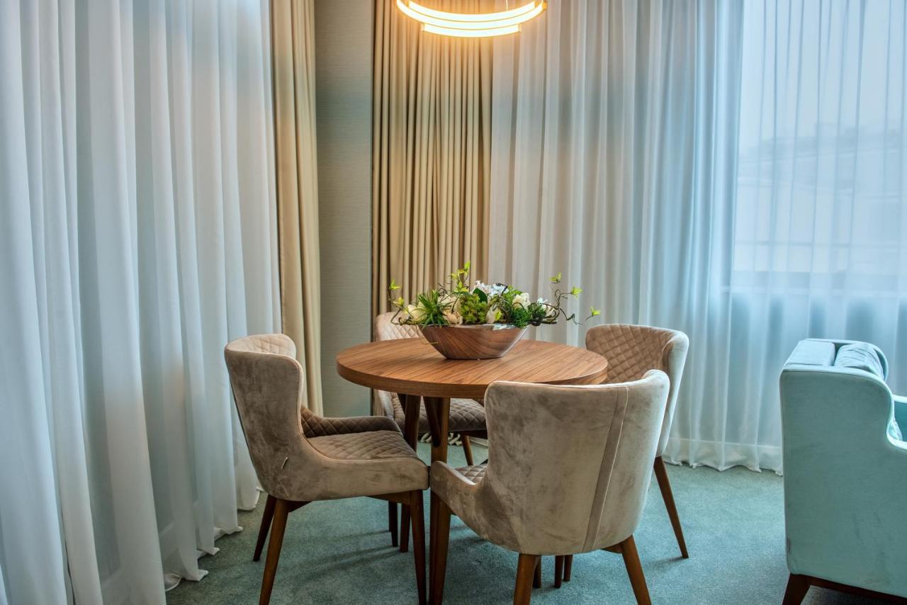 Hotel Pupin Novi Sad Ngoại thất bức ảnh A dining room in a hotel