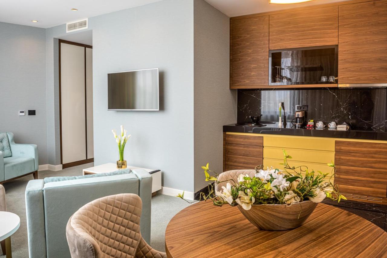 Hotel Pupin Novi Sad Ngoại thất bức ảnh A suite at the hotel